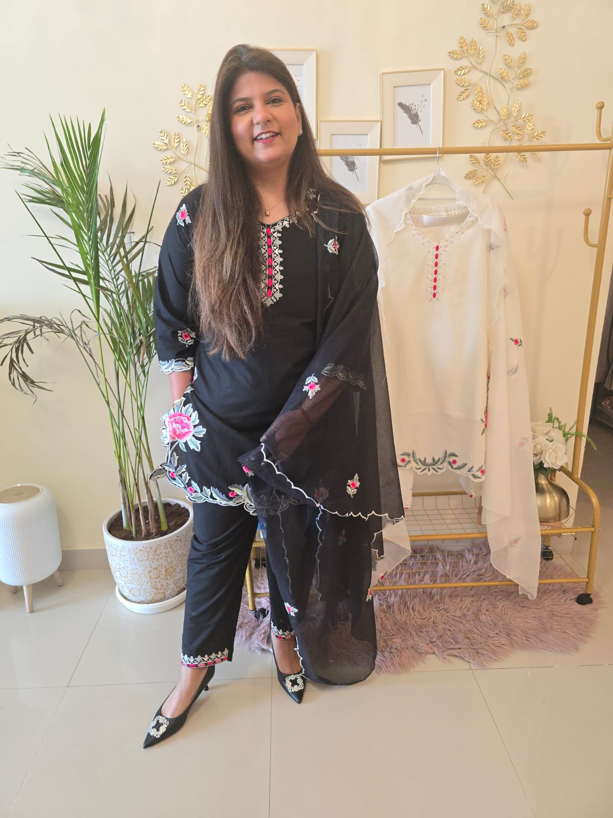 Title: Elegant Black Embroidered Ready-to-Wear Suit Set with Organza Dupatta
