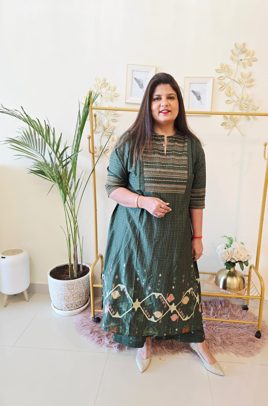 Title: Elegant Dark Green Printed A-Line Kurta for Women - Image 2