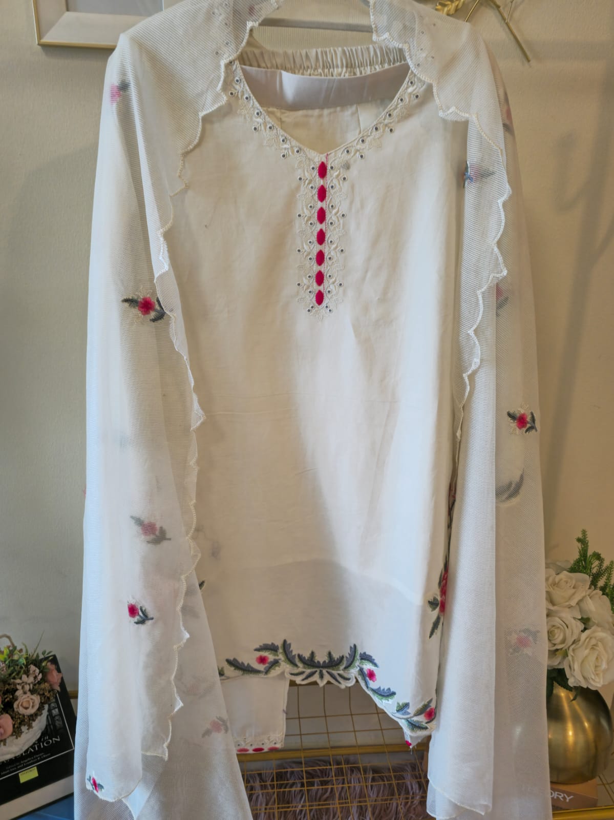 Title: Elegant white Embroidered Ready-to-Wear Suit Set with Organza Dupatta - Image 5