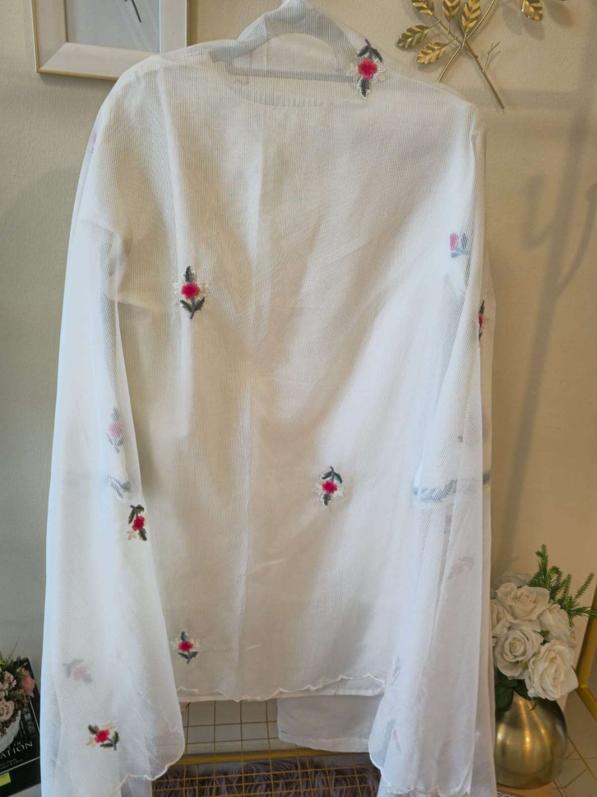 Title: Elegant white Embroidered Ready-to-Wear Suit Set with Organza Dupatta - Image 3