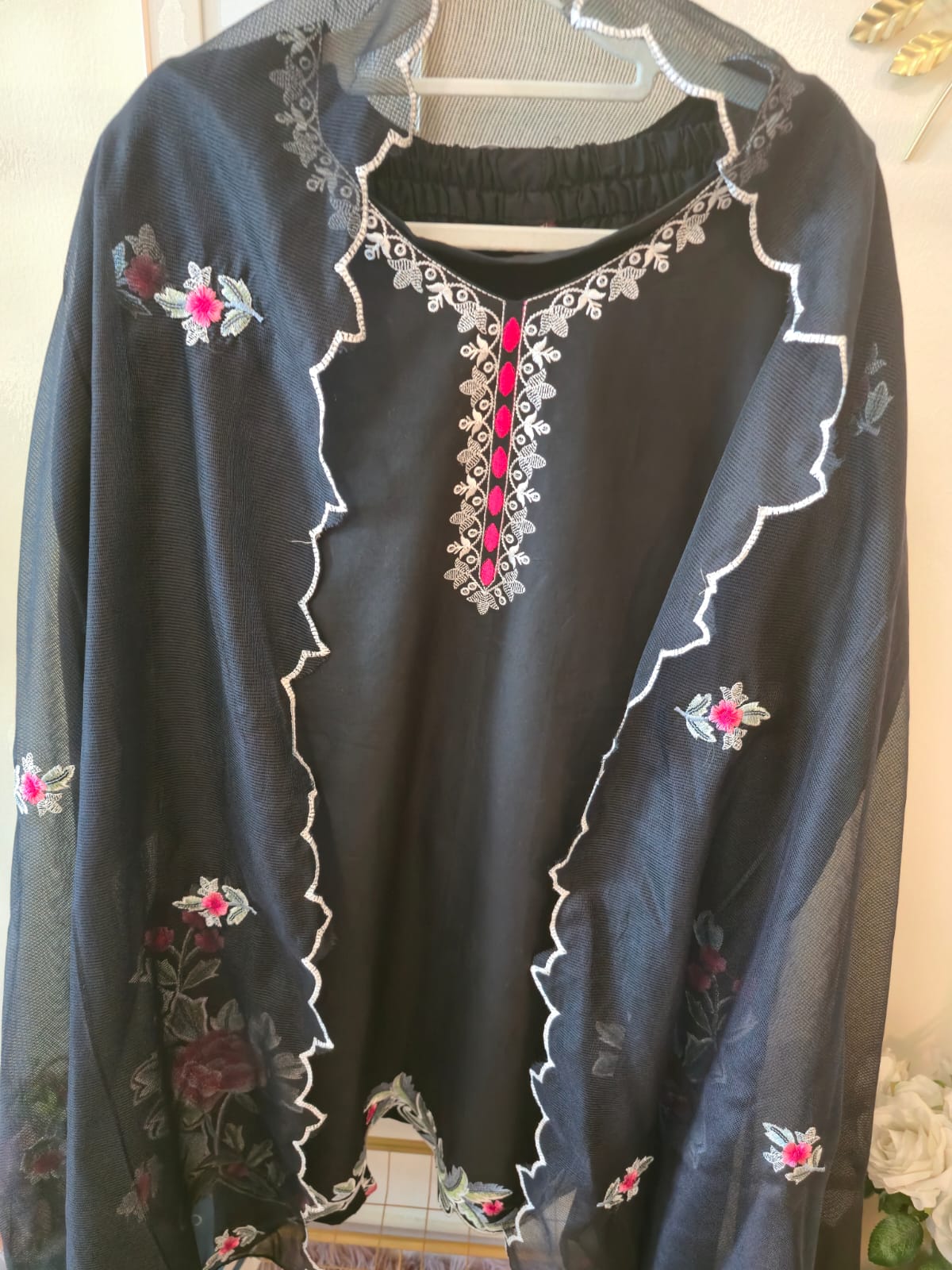 Title: Elegant Black Embroidered Ready-to-Wear Suit Set with Organza Dupatta - Image 5