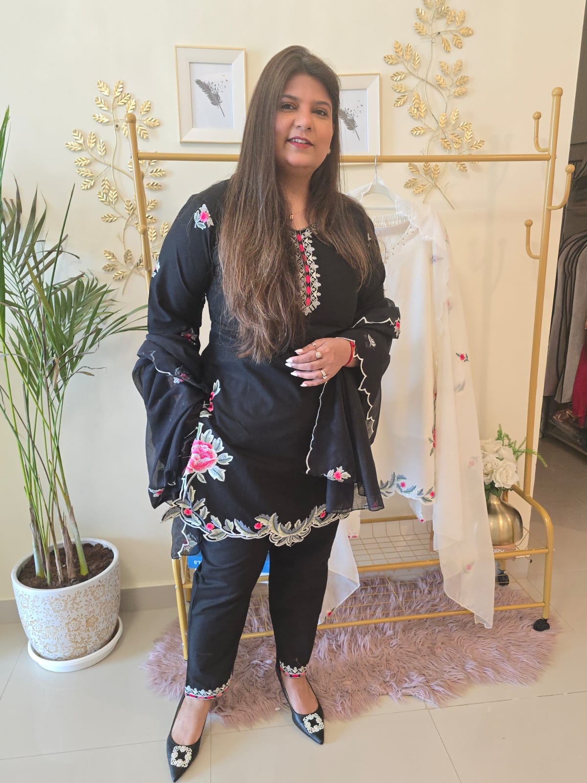 Title: Elegant Black Embroidered Ready-to-Wear Suit Set with Organza Dupatta - Image 6