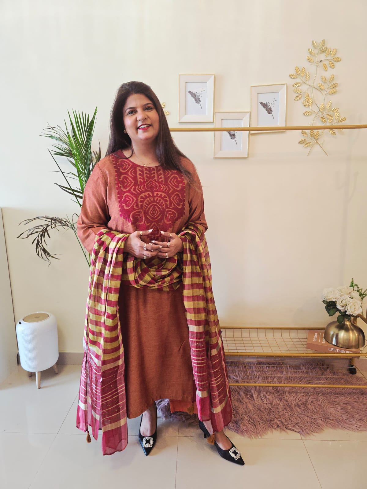 Title: Rust Brown Embroidered Kurta Set with Checked Dupatta - Image 4