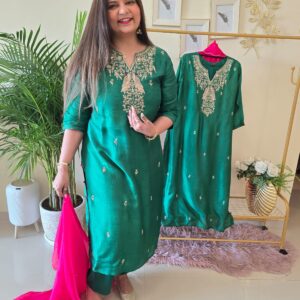 Title: Ready to wear     Rich Green Pure Mul Chanderi Calcutta zari Hand Embroidered Kurta Set with Dupatta