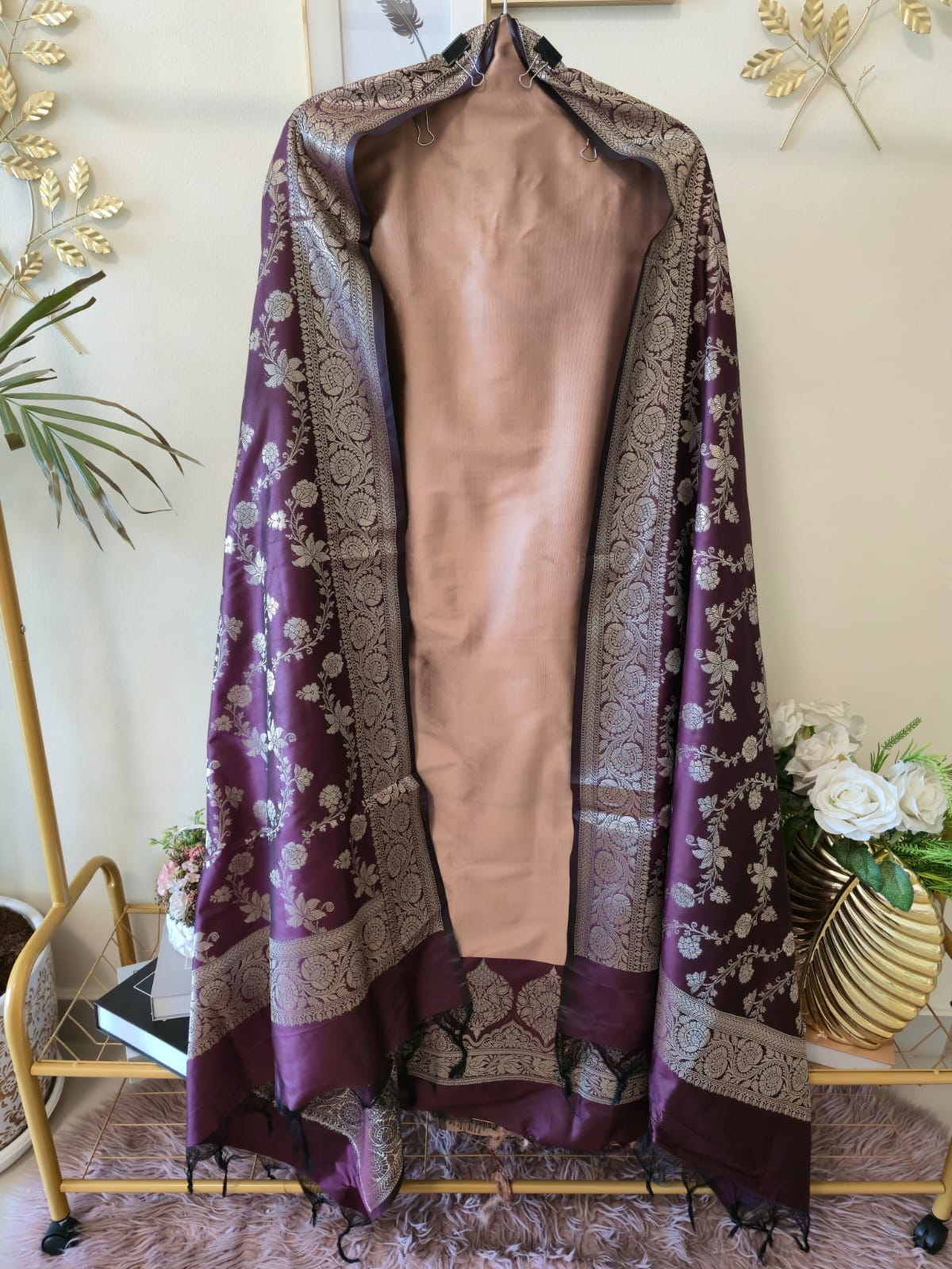 Rich onion mauv pure silk unstich three peice suit. - Image 5