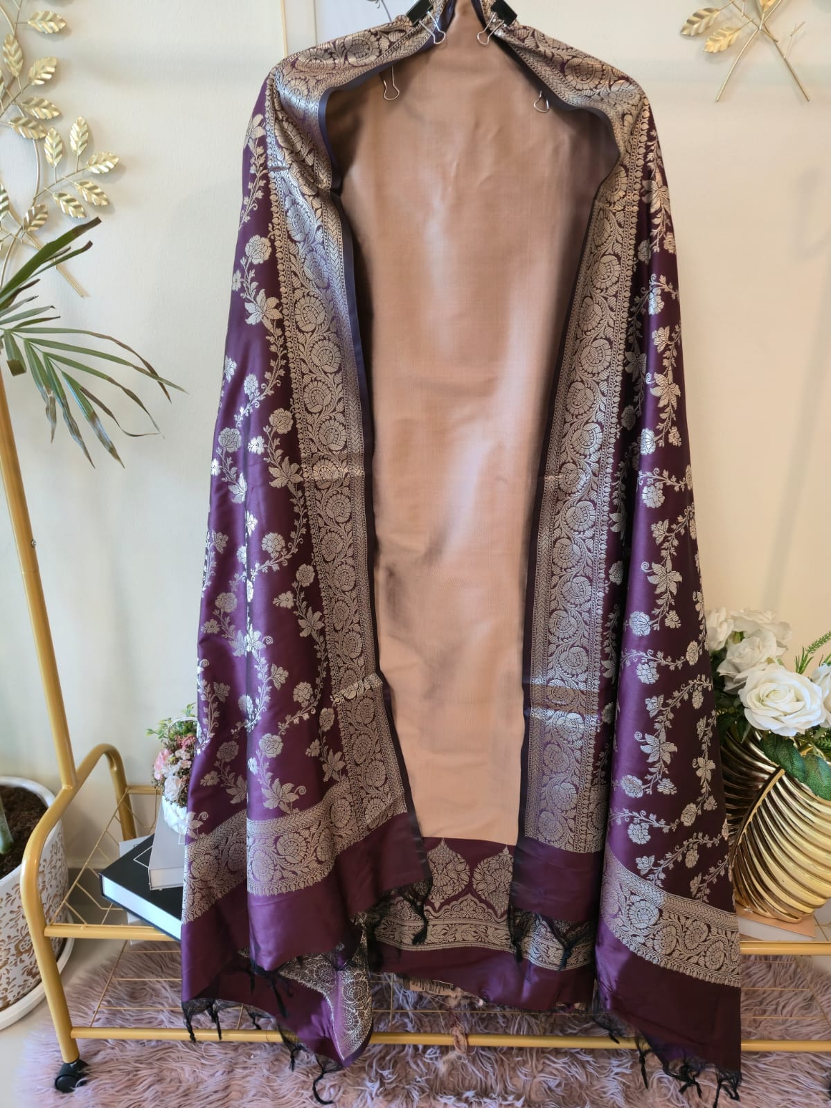 Rich onion mauv pure silk unstich three peice suit. - Image 4