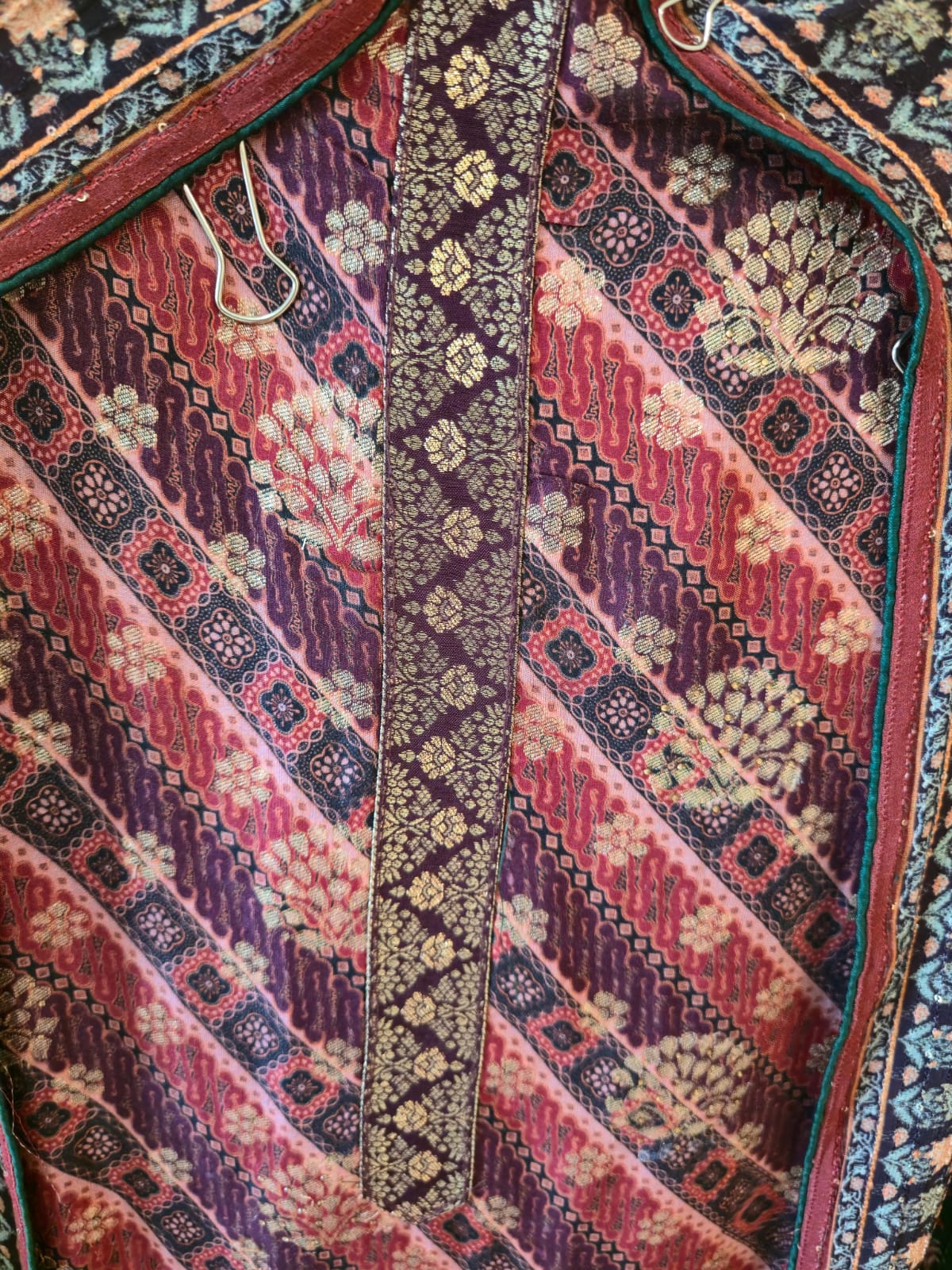 Pure Georgette slik blend Royal Maroon & bottle Green Woven Unstitched Suit with Zari Dupatta - Image 7